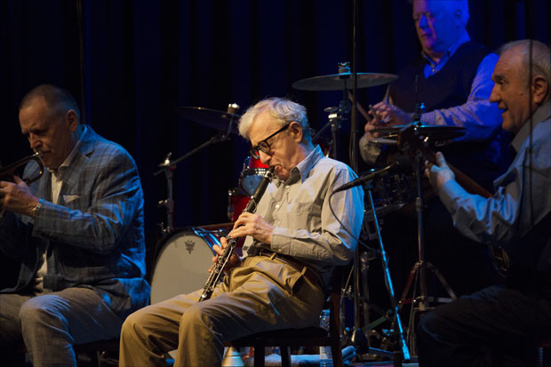 Хамбург: Концерт Вудија Алена прекинуле феминисткиње (ВИДЕО)